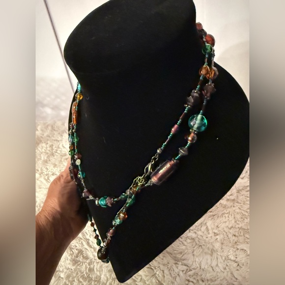 Elegant Multicolor Beaded Necklace - Picture 4 of 16